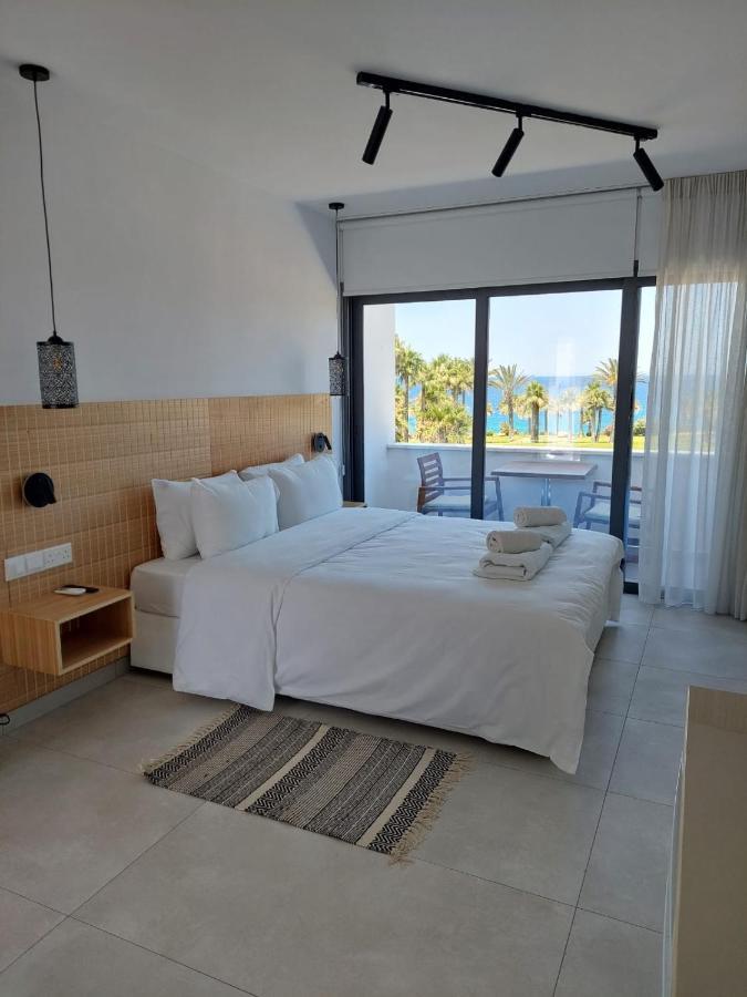 Terrazza Suites Paphos Bagian luar foto