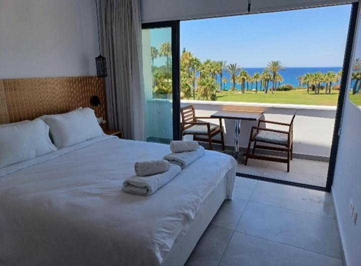 Terrazza Suites Paphos Bagian luar foto