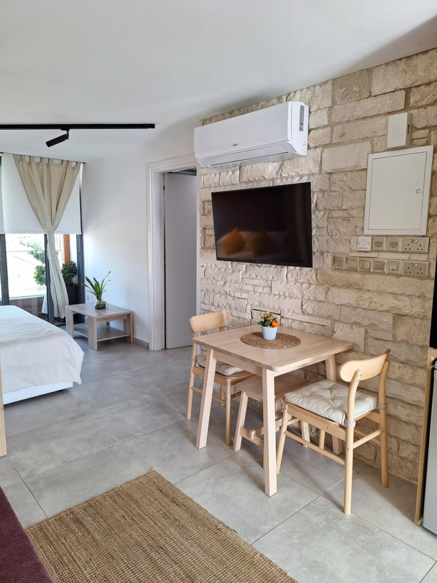 Terrazza Suites Paphos Bagian luar foto