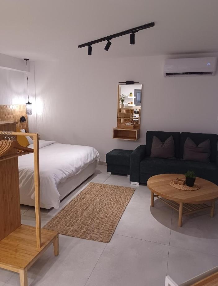 Terrazza Suites Paphos Bagian luar foto
