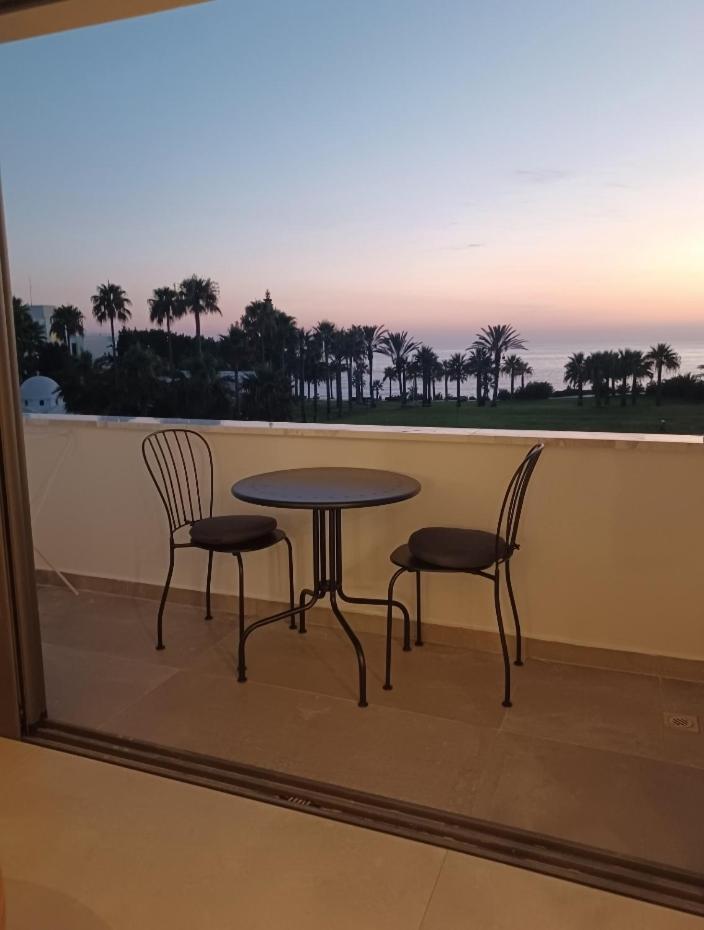Terrazza Suites Paphos Bagian luar foto