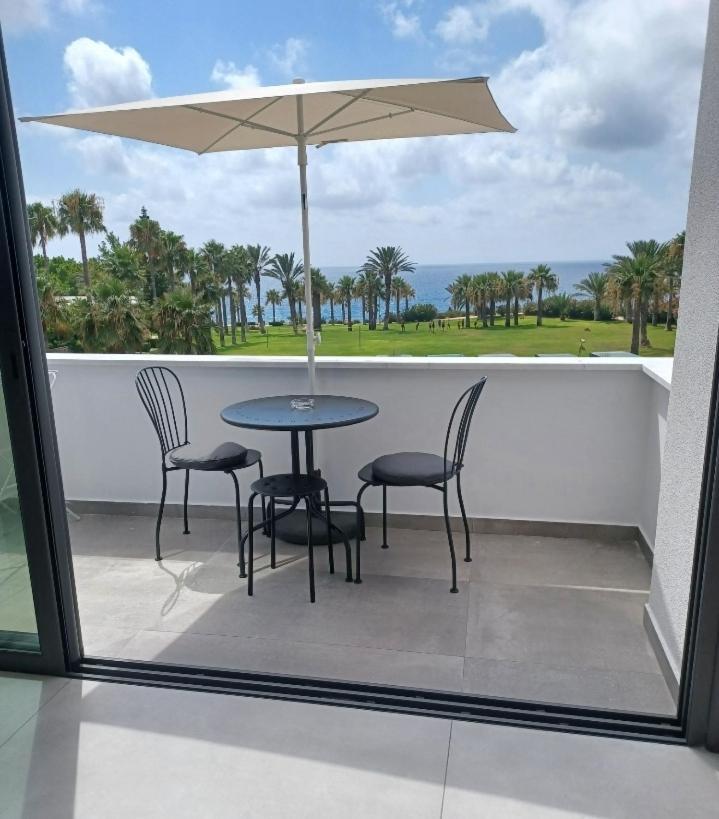 Terrazza Suites Paphos Bagian luar foto