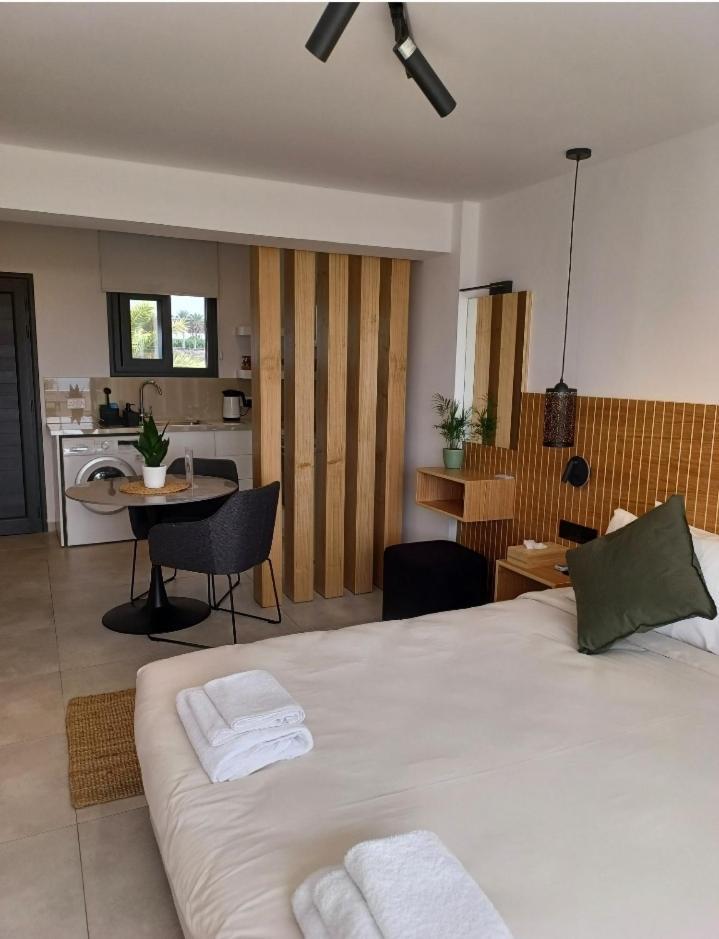 Terrazza Suites Paphos Bagian luar foto