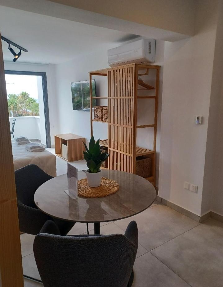 Terrazza Suites Paphos Bagian luar foto