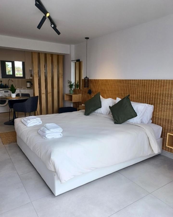 Terrazza Suites Paphos Bagian luar foto