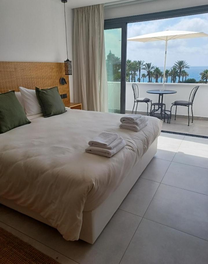 Terrazza Suites Paphos Bagian luar foto